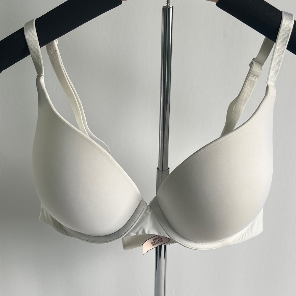 Victoria's Secret Classic White Bra. Size 34D